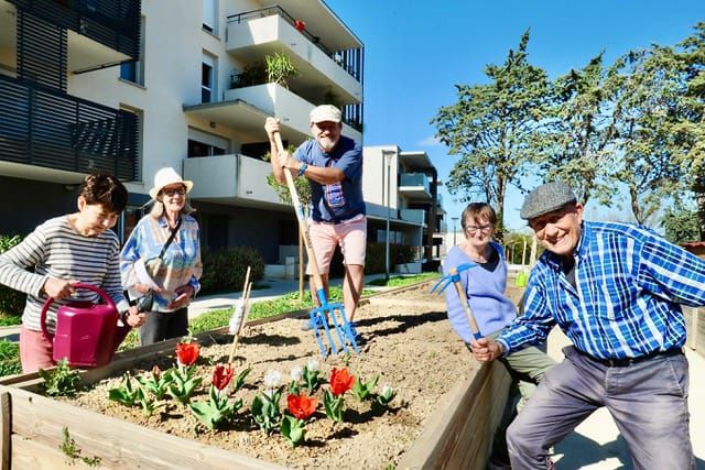 Lire la suite à propos de l’article Atelier jardinage au sein de notre résidence Intergénérationnelle « Jardin d’Hestia » sur Narbonne (11).